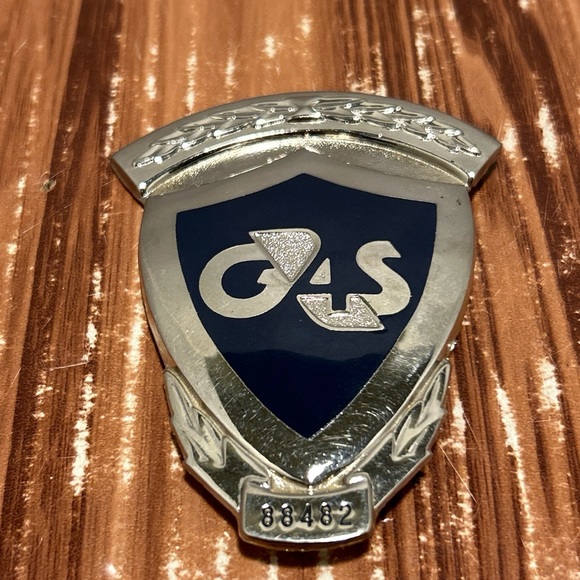 Vtg G4S Badge Obsolete Service Official Pin Crest Shield Metal employee ID 88482 - Picture 1 of 10